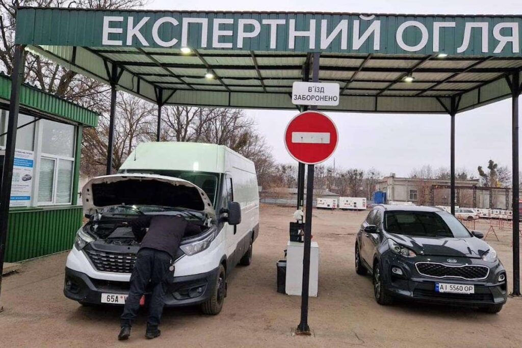 Як змінилася в Україні процедура перереєстрації авто під час війни