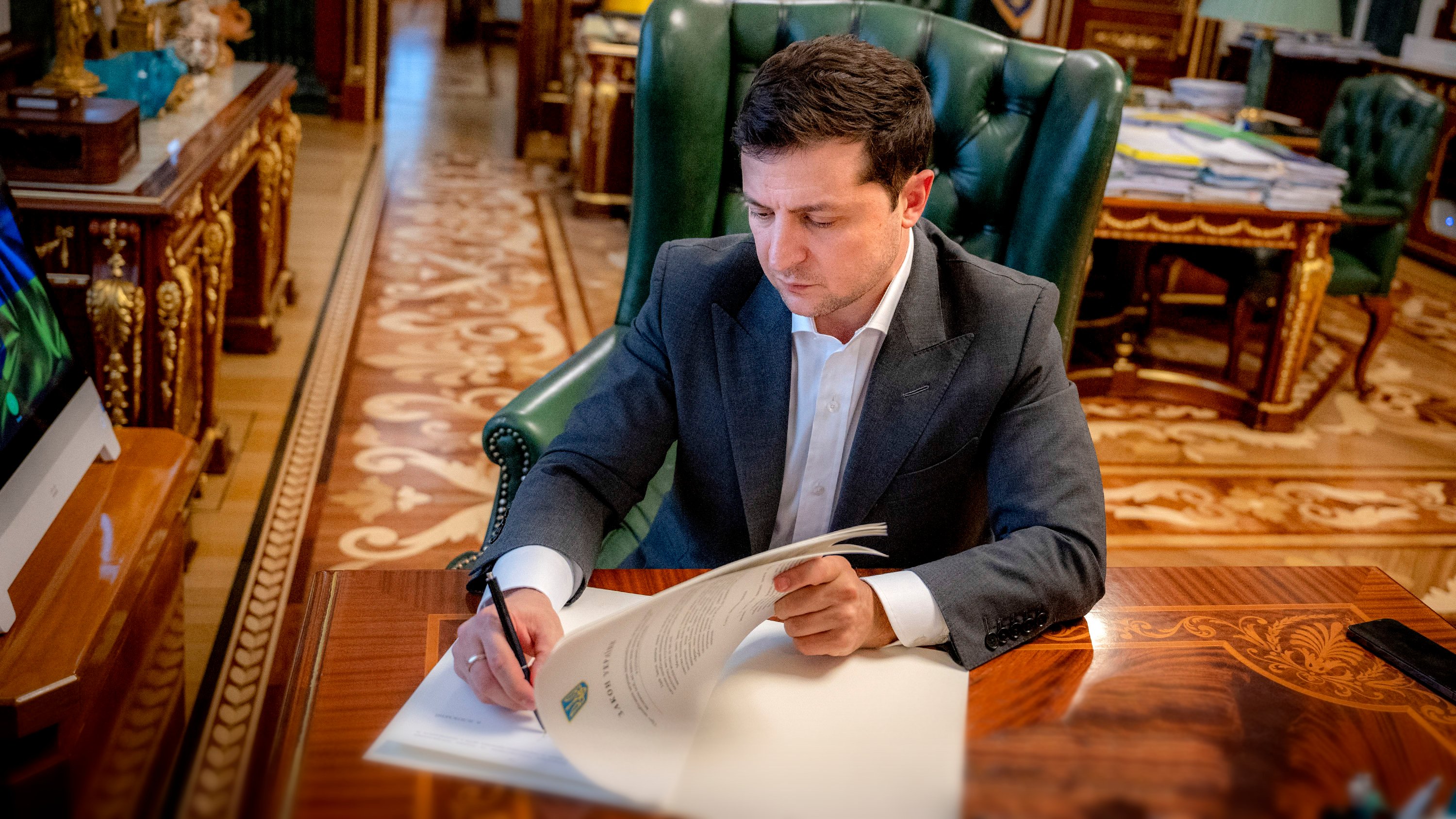 Зеленський підписав закон про збільшення податкових надходжень