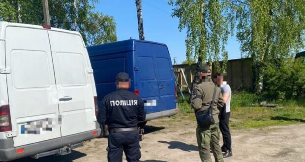 Рівненський правоохоронець сприяв втечі ухилянтів за кордон