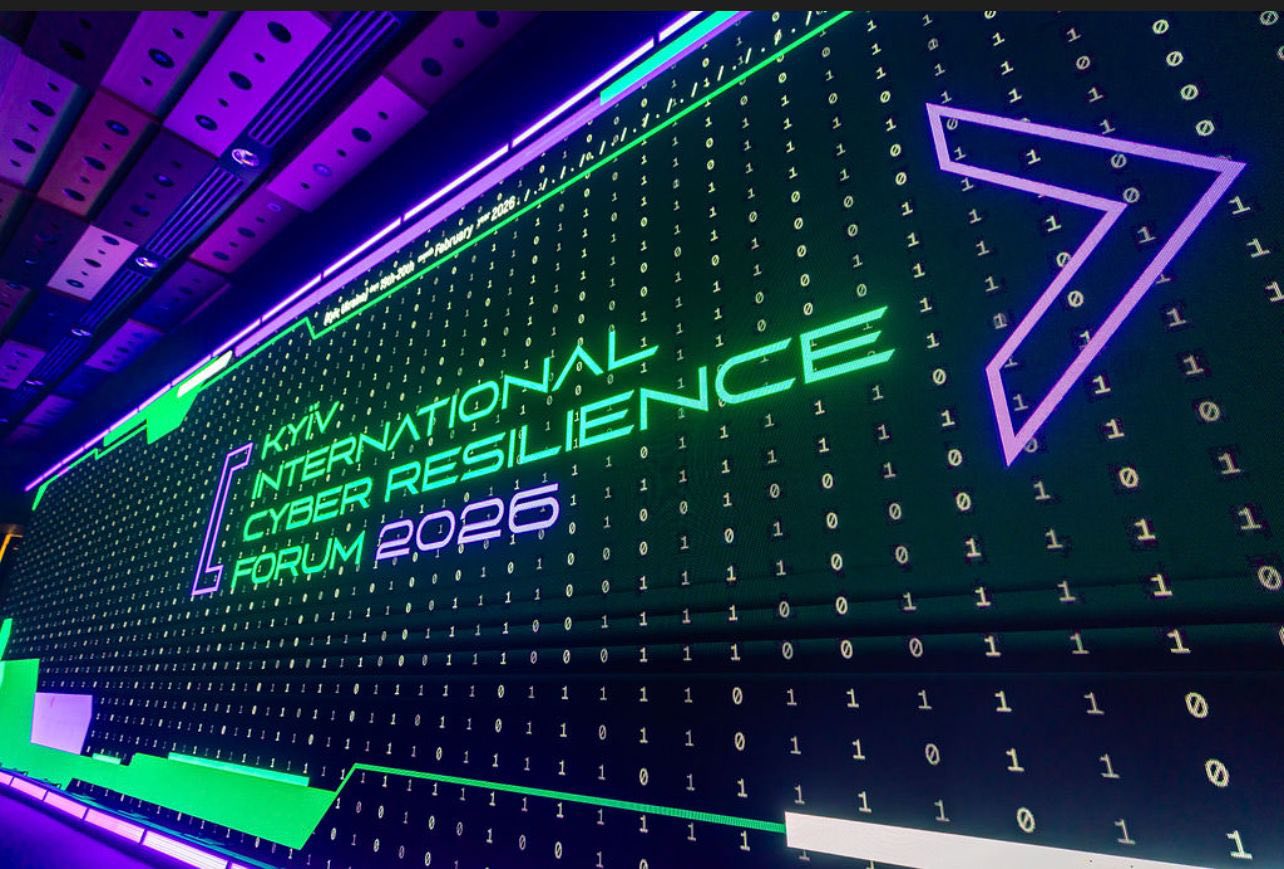 У лютому 2026 року Київський міжнародний форум з кіберстійкості зібрав майже 2000 учасників із 37 країн, підтвердивши роль України як ключової міжнародної платформи з питань кібербезпеки та цифрової стійкості.